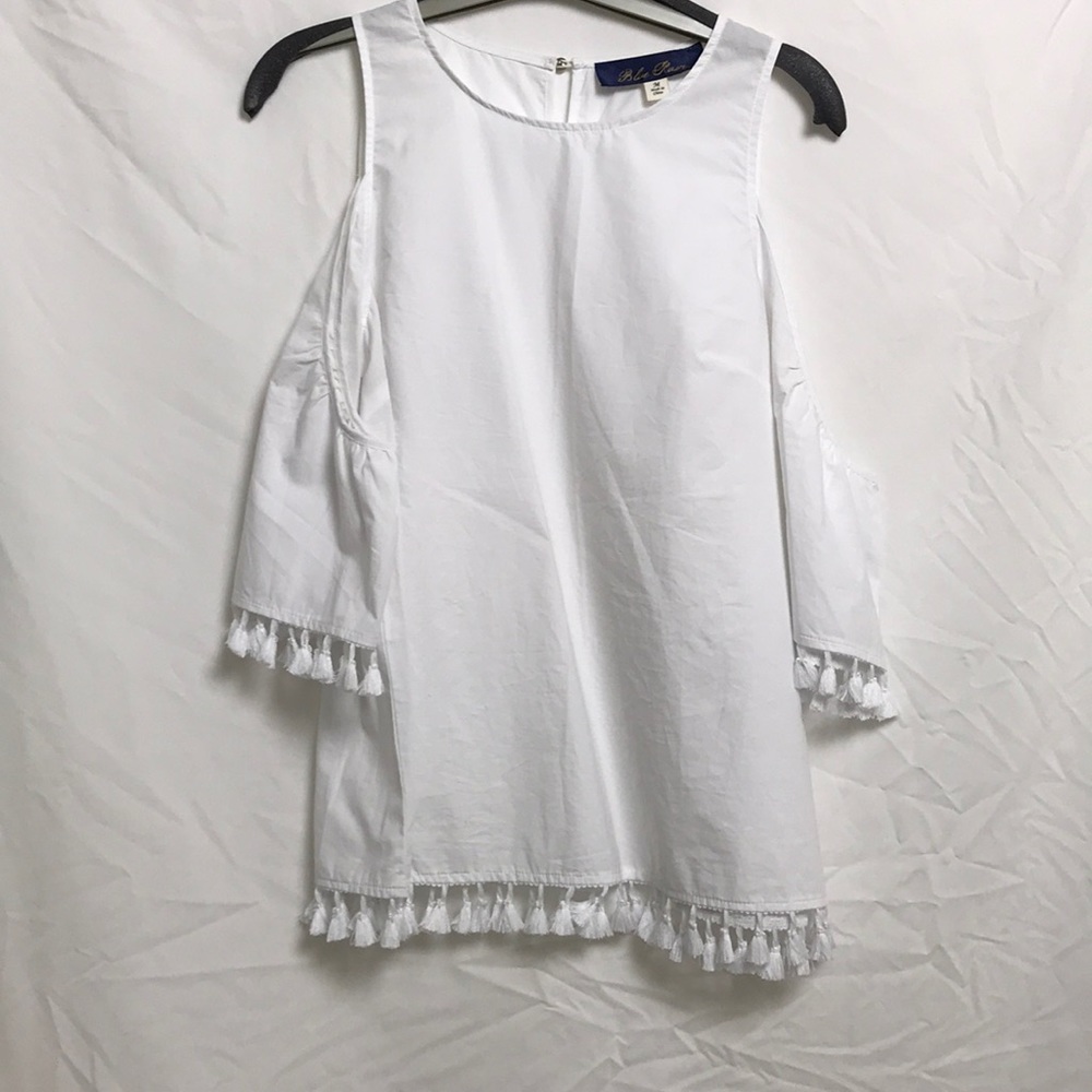 While cold-shoulder tassel Top